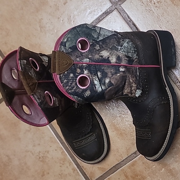 Ariat 👢 boots size 9 B - Picture 3 of 7